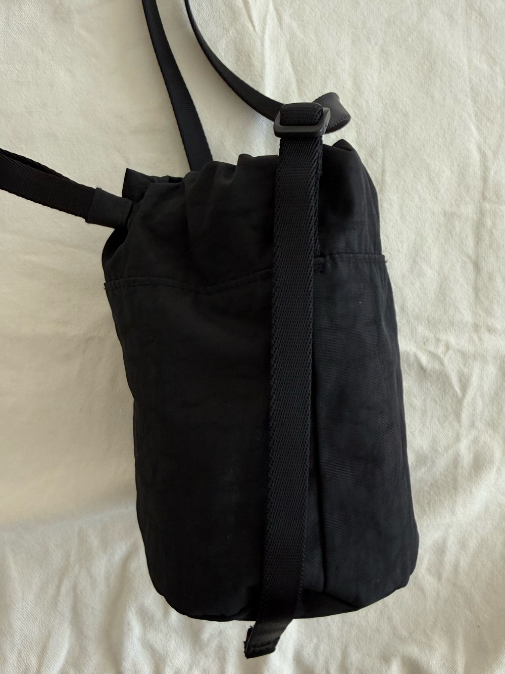 BAGGU Mini Nylon Bucket Bag LIKE NEW - Picture 5 of 9